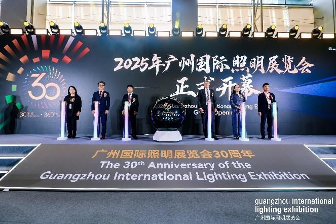 Blog công ty mới nhất về Cuộc khai mạc triều đại triển lãm ánh sáng quốc tế Quảng Châu 2025 (GILE)